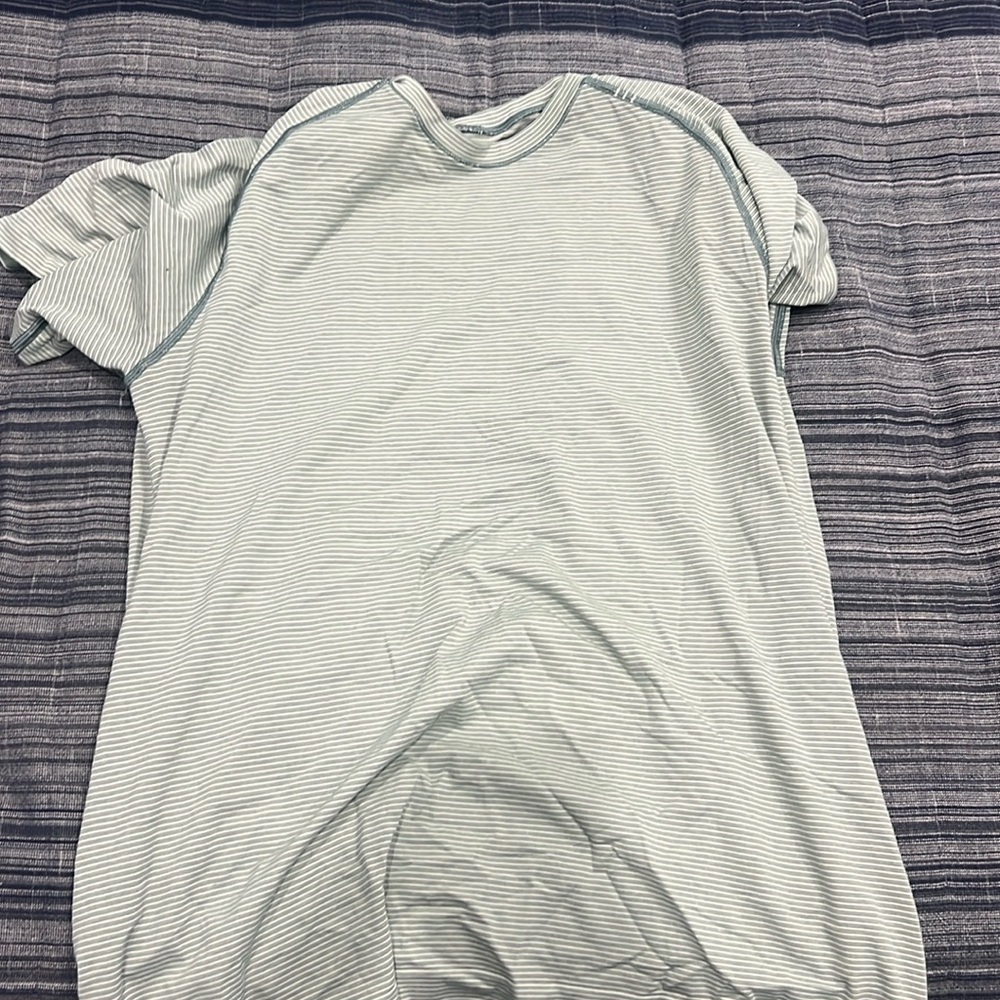 lululemon tee